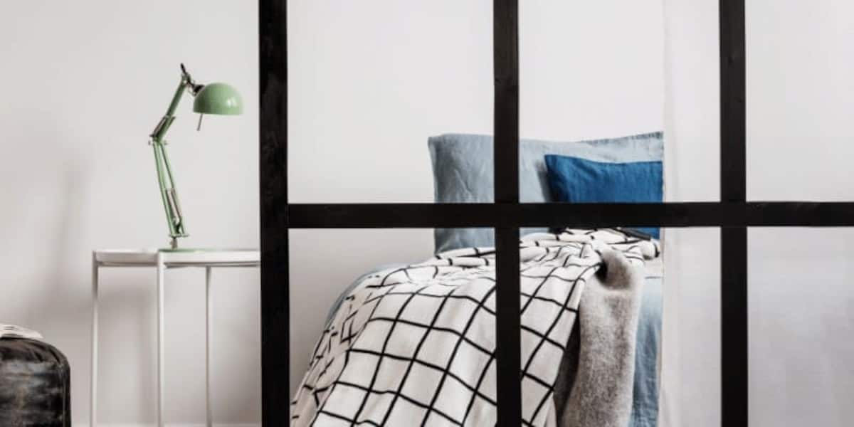 How to Divide a Bedroom into Two Rooms?