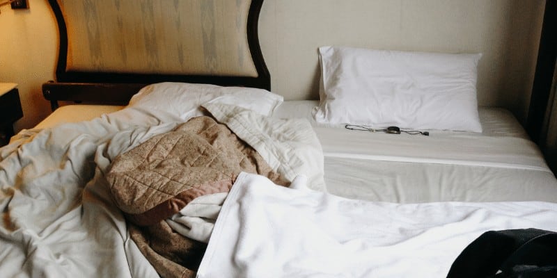 How to Declutter Your Bedroom