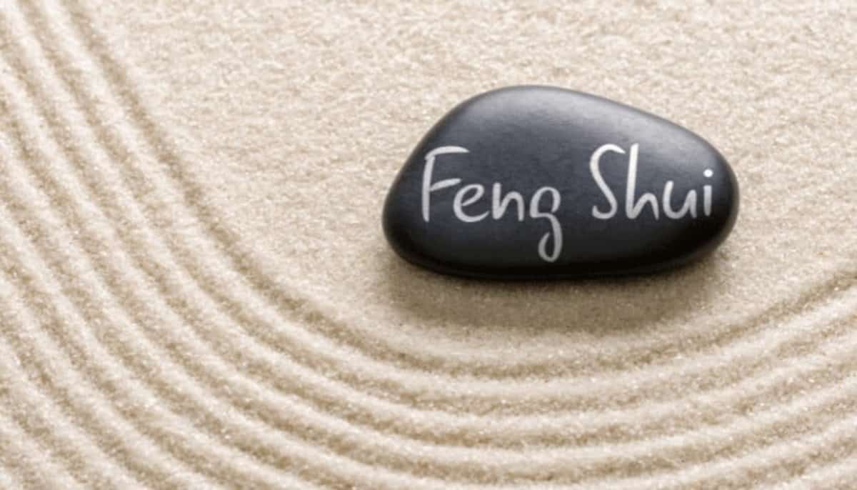 5 Tips to Feng Shui a Bedroom (& 7 Things to Avoid)