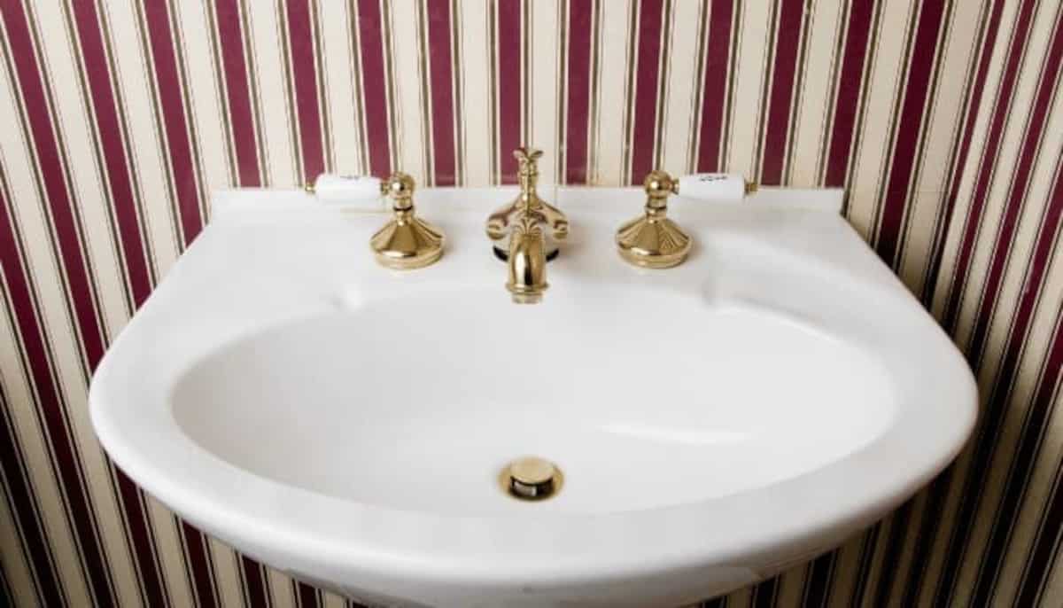 How to Clean a Porcelain Kitchen Sink?